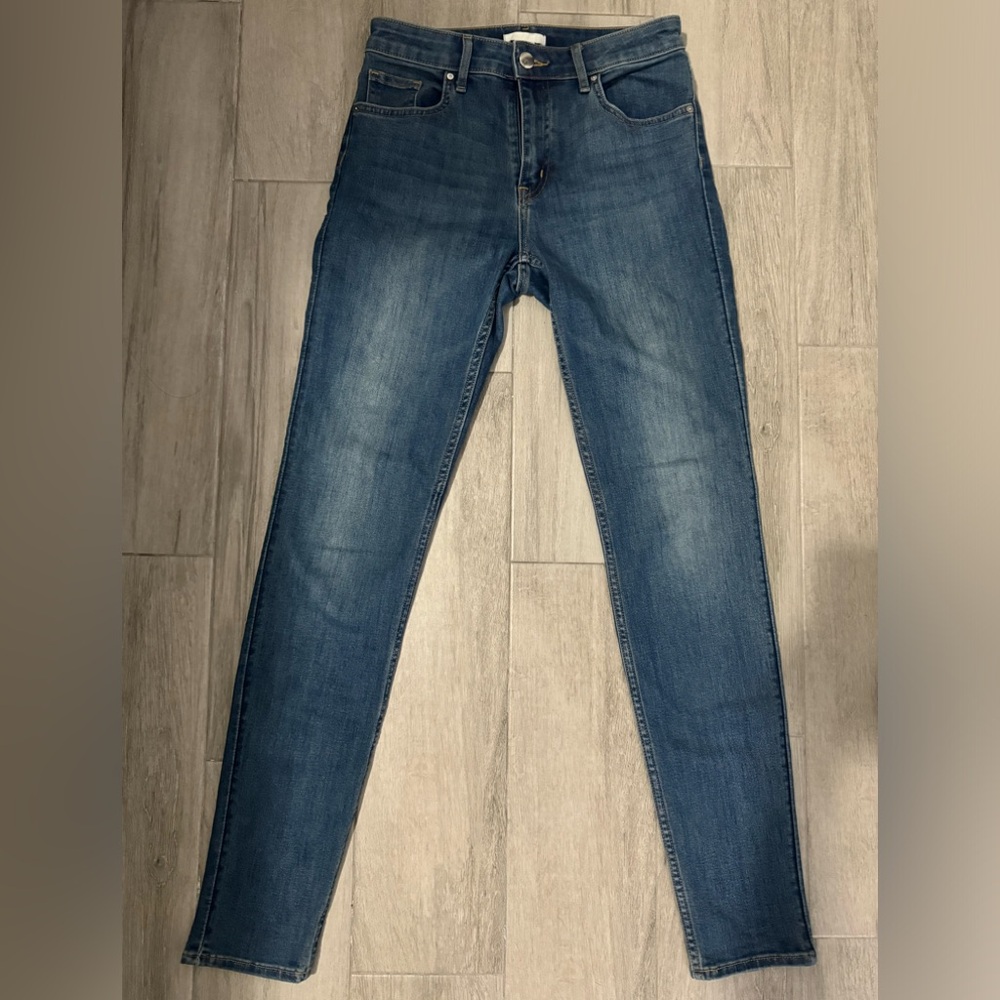 H&M Women’s Size 4/36 Denim Blue Cotton Blend Skinny Jeans. Great condition!